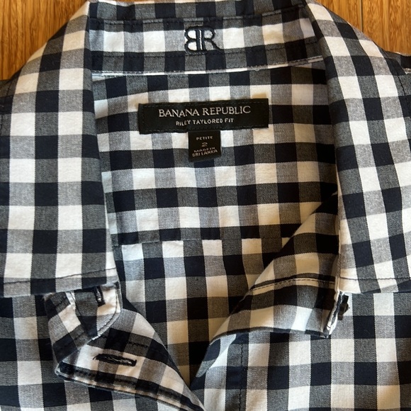 NWOT Banana Republic Crisp Tailored Button Down - Picture 3 of 6